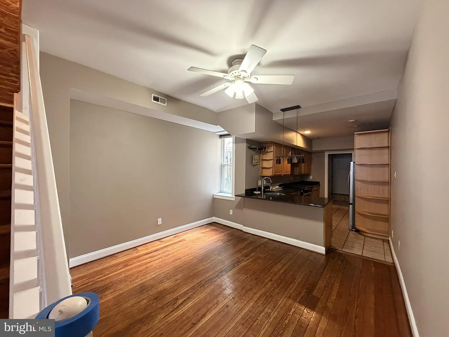 3 bed, 2.5 bath, 2400 sqft, $3,000 — Photo 3