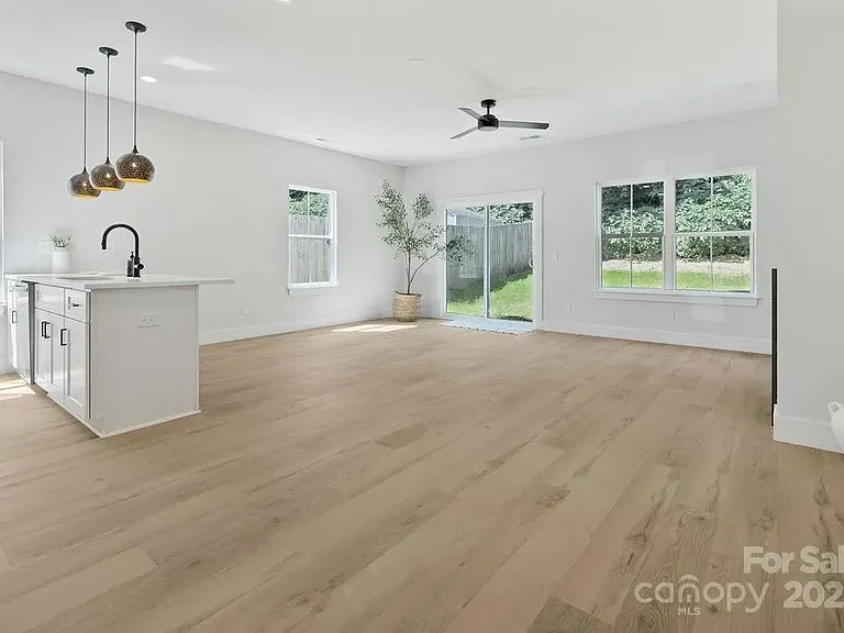 3127 Columbus Cir — Photo 13