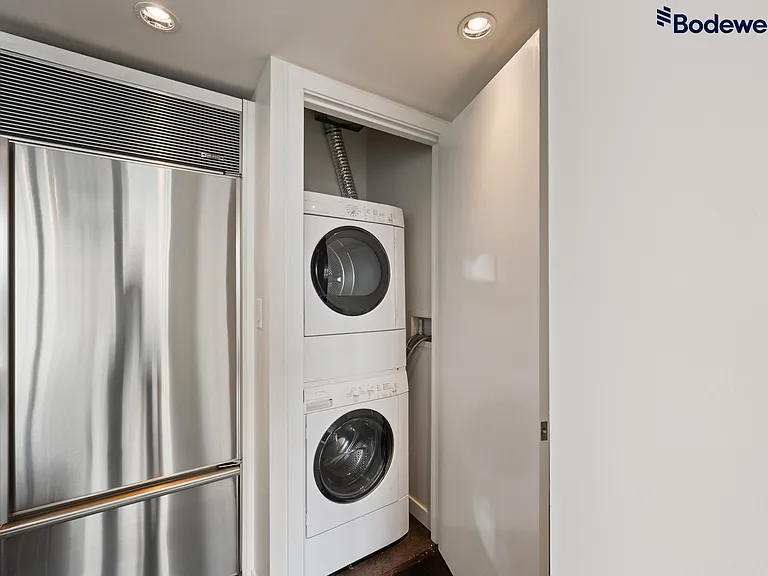788 Richards St — Photo 17