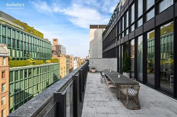 Sold by Sotheby's International Realty | media 39