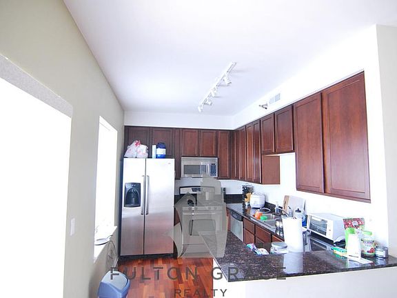 3rd image of 100 N Hermitage Ave #426