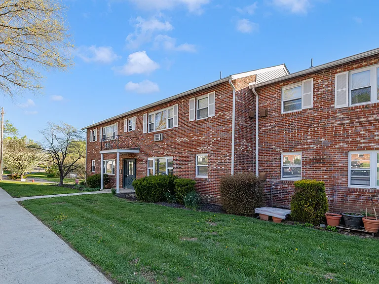 1 Parkside Ct #17 — Photo 22
