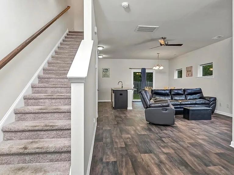 206 Orange Pond Ct — Photo 3