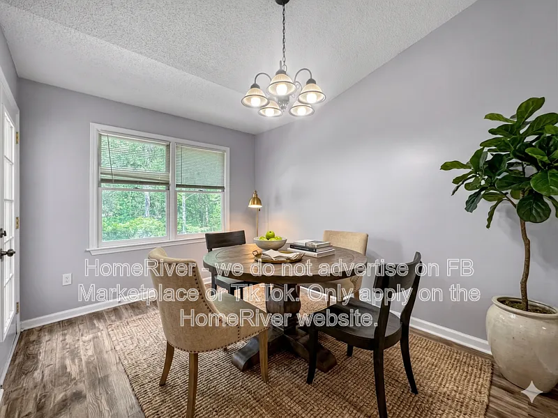 3 bed, 2.0 bath, 1210 sqft, $1,665 — Photo 3