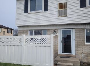 24887 Mayfair St, Flat Rock, MI 48134