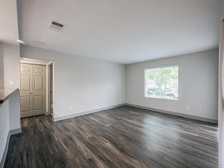Sycamore Canyon Apartments — Photo 28