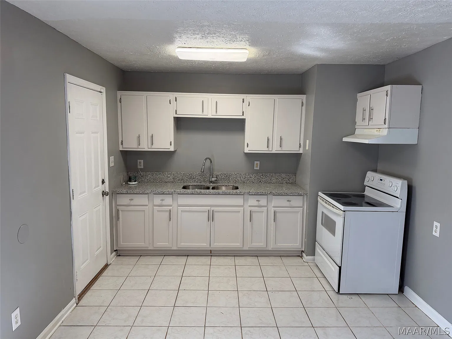 3 bed, 2.0 bath, 1108 sqft, $1,050 — Photo 3