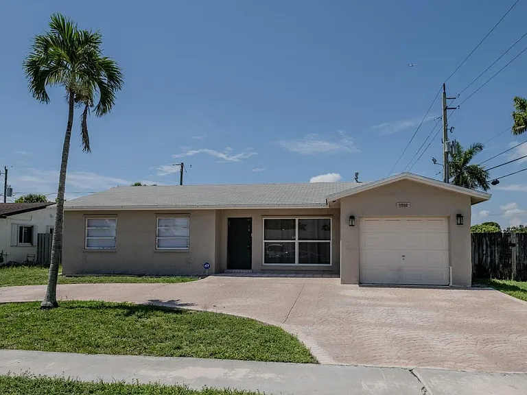 11500 NW 35th Pl — Photo 1