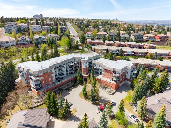 200 E Patina Ct SW #205, Calgary, AB T3H 4K9