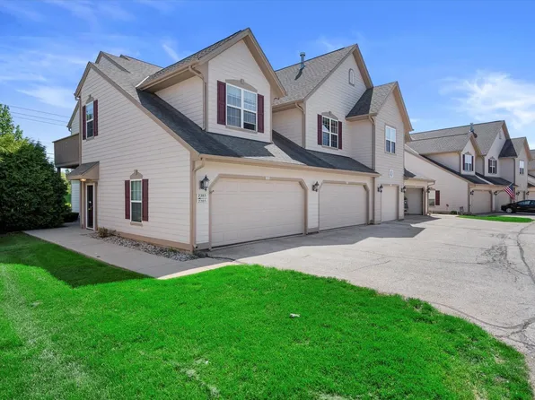 2285 West Vista Bella DRIVE, Oak Creek, WI 53154