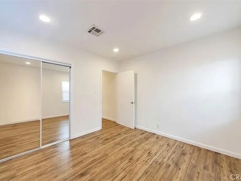 11613 Haynes St — Photo 6