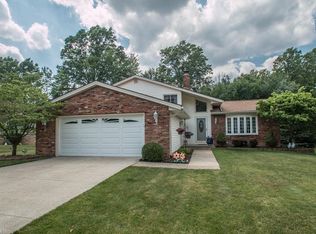 5820 N Crossview Rd, Seven Hills, OH 44131