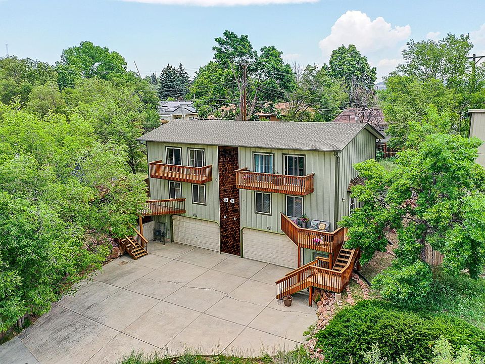 Front of the house with bedroom and living room decks