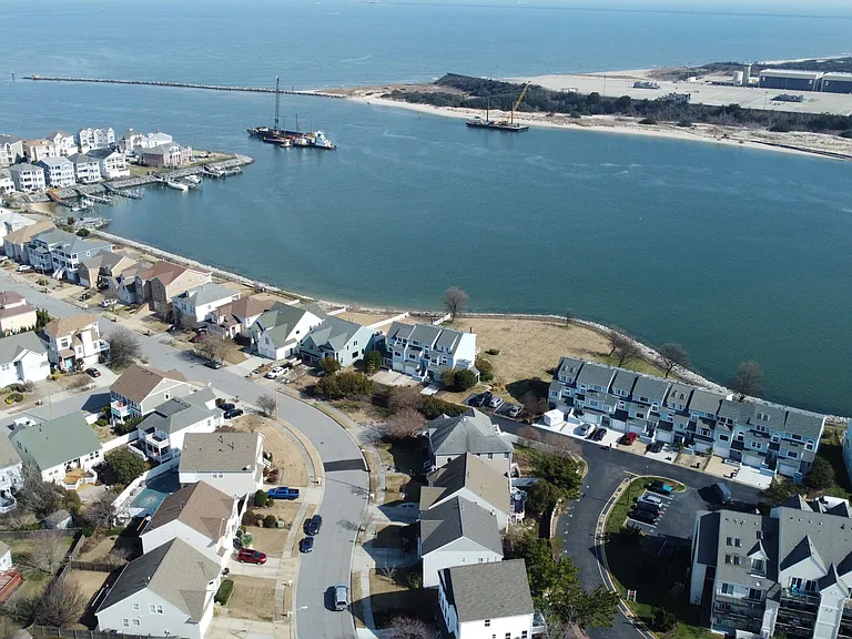 9568 Bay Front Dr — Photo 17