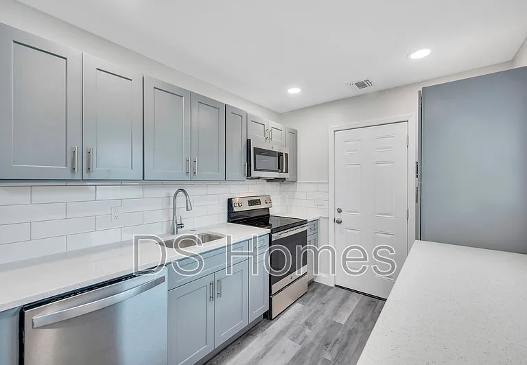 615 Macdonald Ave — Photo 1