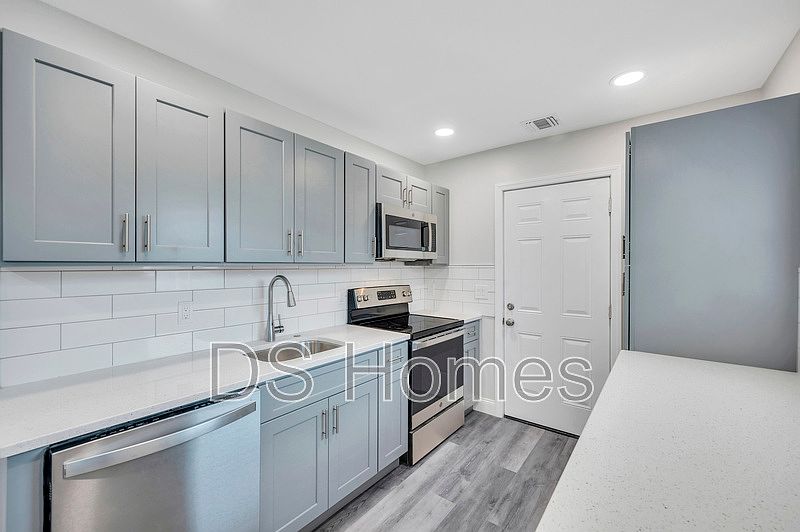 1st image of 615 Macdonald Ave