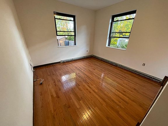 11 x 11 foot Bedroom