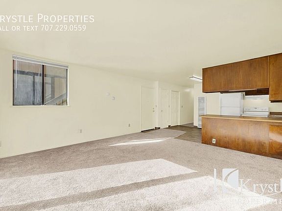 4th image of 254 Frisbie St