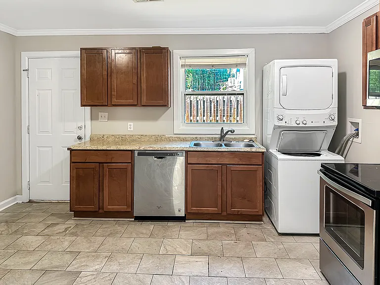 1432 Ardmore Dr #D — Photo 7
