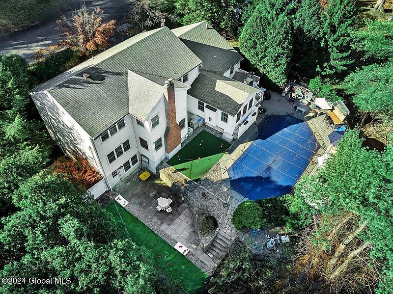 2nd image of 25 Newell Court