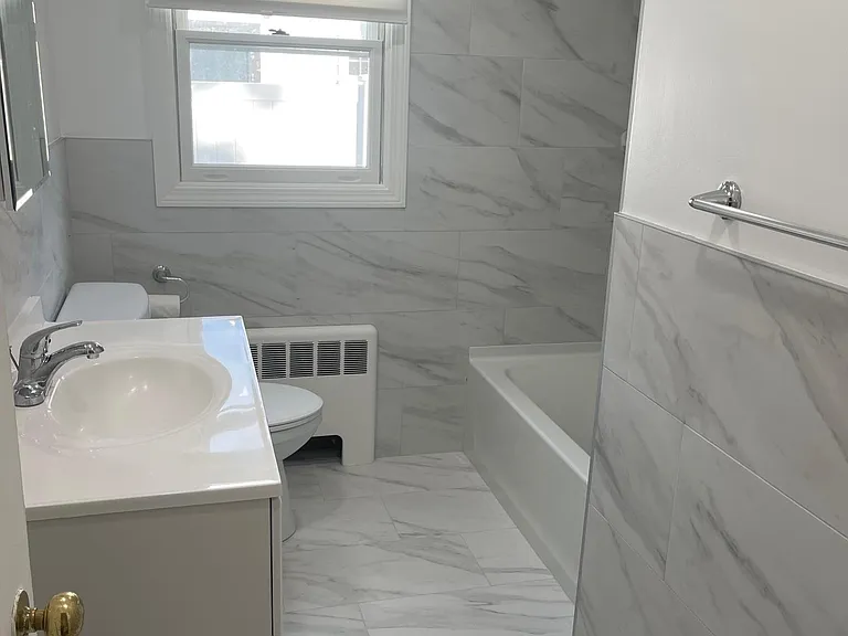 55 Overshores Dr W — Photo 8