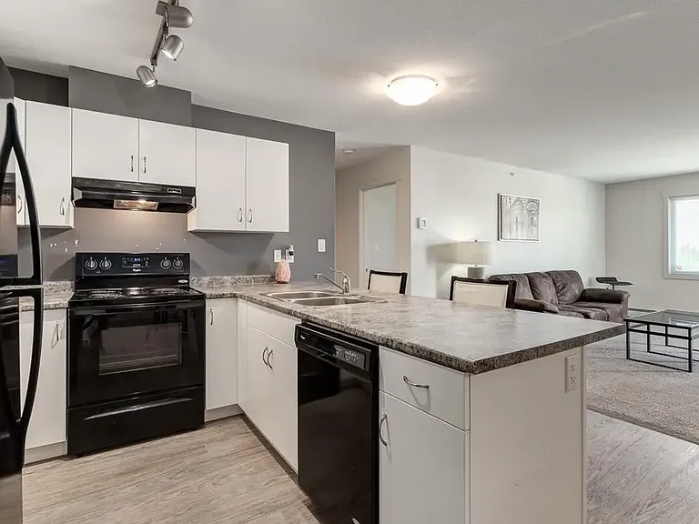 39 Van Slyke Way — Photo 1