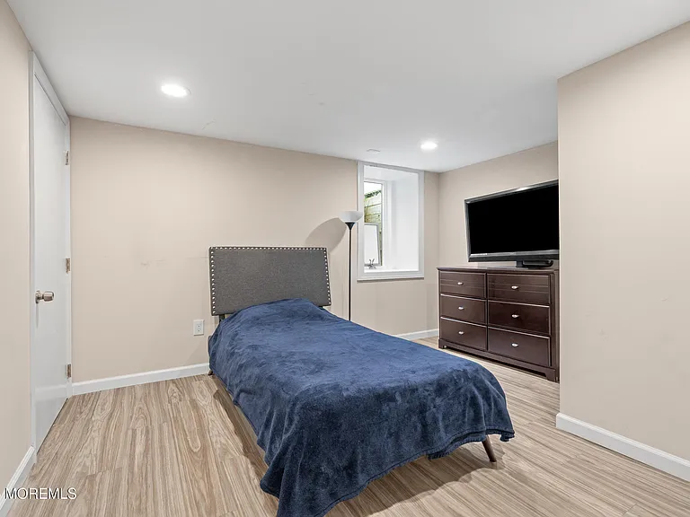 250 Alpern Ave — Photo 23