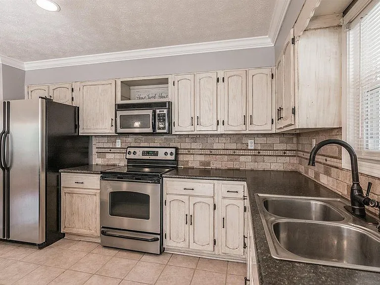 941 Belvedere Dr — Photo 23