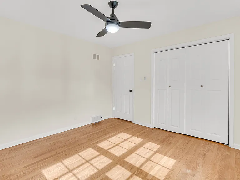 3012 Macfarlane Cres — Photo 9