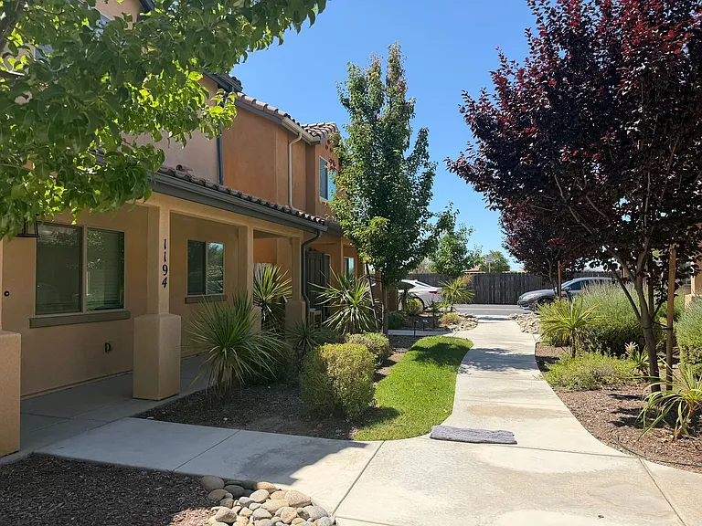 1194 Velarde Cir — Photo 2