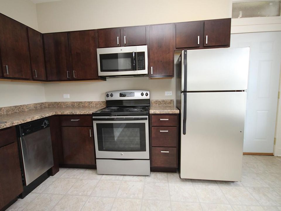1st image of 805 W Cornelia Ave APT 3S