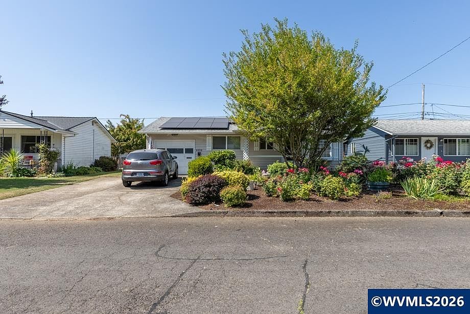 1st image of 1487 Walton Way
