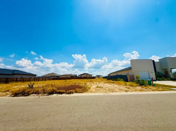 6703 El Jinete Dr, Laredo, TX 78043