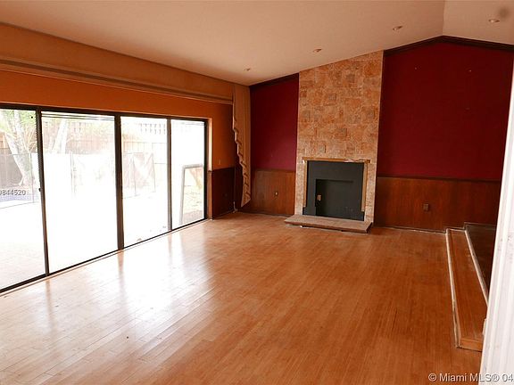 3rd image of 20445 NE 10th Pl