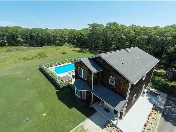 484 N Magee St, Southampton, NY 11968