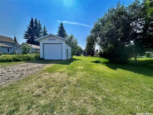 605 Spruce Street, Moosomin, SK S0G 3N0