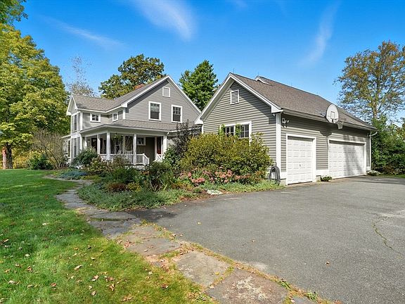 5th image of 901 Roaring Brook Rd