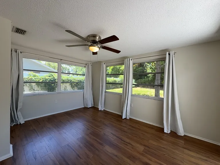 15839 Villa Dr — Photo 4