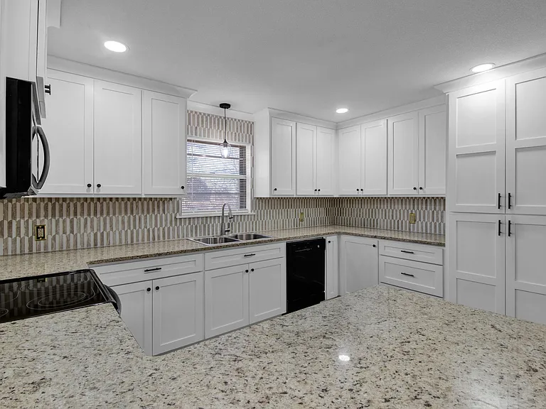 413 Dawn St — Photo 11