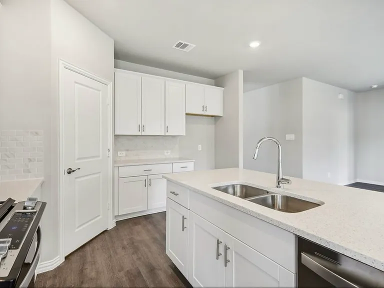 612 Huntley Dr — Photo 12
