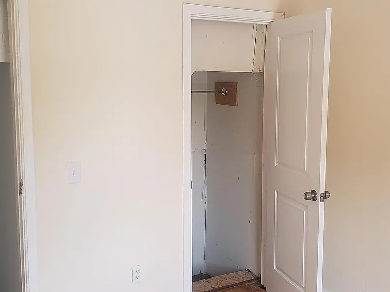116 E Main St — Photo 9