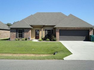 217 Oak Hill Ln, Youngsville, LA 70592
