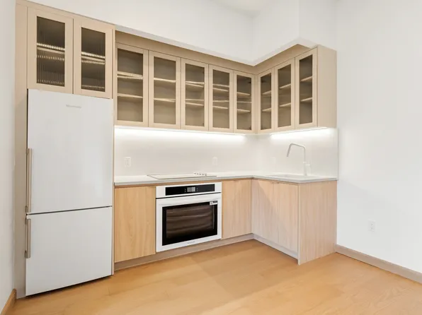 75 Calyer St #2C, Brooklyn, NY 11222