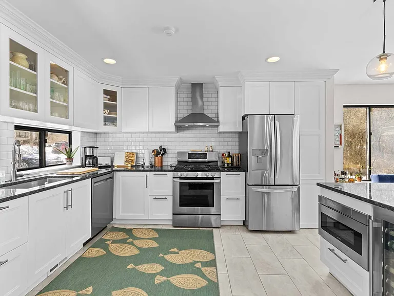 79 Spring Pond Ln — Photo 8