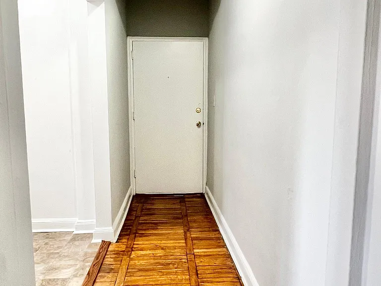 1441 Somerset Pl NW #202 — Photo 2