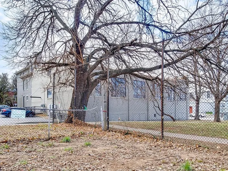 814 Franklin St — Photo 18