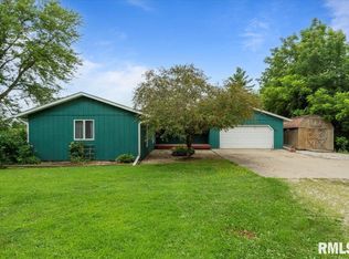 854 270th St, Viola, IL 61486
