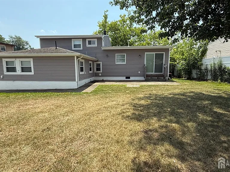 56 Grace Dr — Photo 20