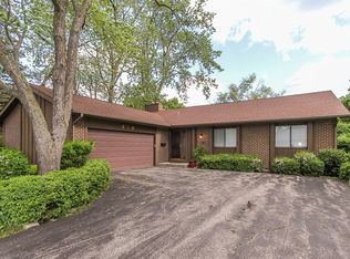 370 Ventura Club Dr, Roselle, IL 60172