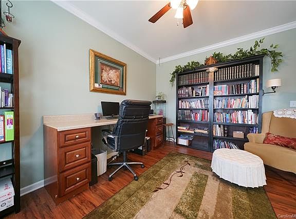 5th image of 379 Village Loop Dr